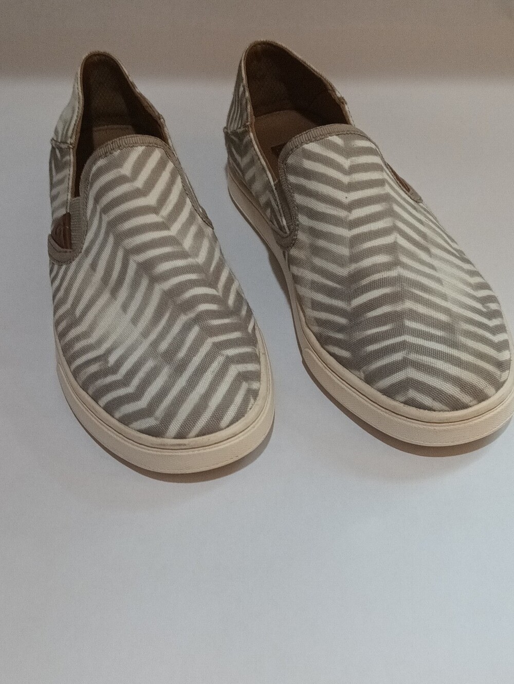 OluKai Women's Pehuea Lightweight Slip On Sneakers Size 7 EU 37 VGC